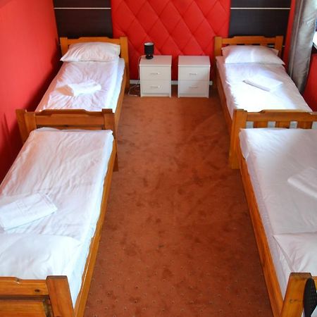 Hotel Astra บาร์โตซิเซ ภายนอก รูปภาพ
