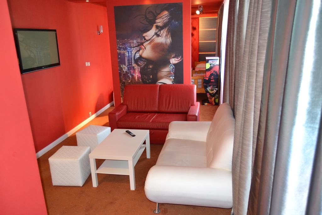 Hotel Astra บาร์โตซิเซ ภายนอก รูปภาพ